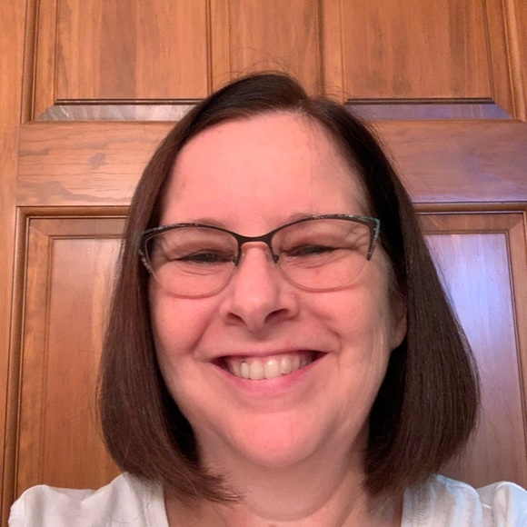 Meet your Posher, Julie - Picture 1 of 1